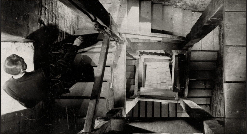 SỨC MẠNH ĐIỆN ẢNH TRONG KỸ THUẬT DOLLY ZOOM CỦA&nbsp;HITCHCOCK